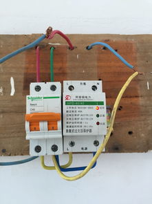 电工师傅出来帮忙 .我家装了一个过欠压保护器经常晚上就把电给段了.显示过压 晚上家家户户都用电怎么